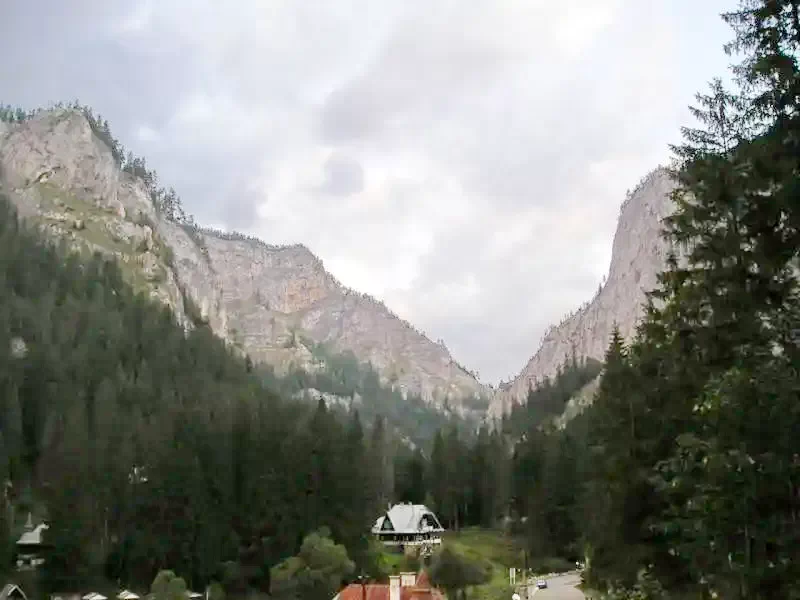 Lacu Roșu Cazare | Camping / Popas turistic (K1366-52) Imaginea poate fi supusă drepturilor de autor. Se recomandă contactarea titularului drepturilor.