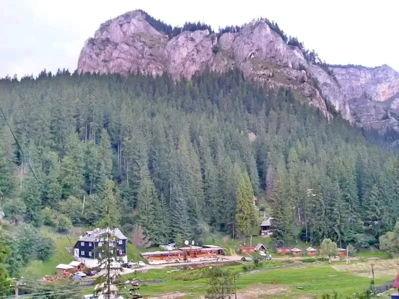 Lacu Roșu Cazare | Camping / Popas turistic (K1366-54) Imaginea poate fi supusă drepturilor de autor. Se recomandă contactarea titularului drepturilor.