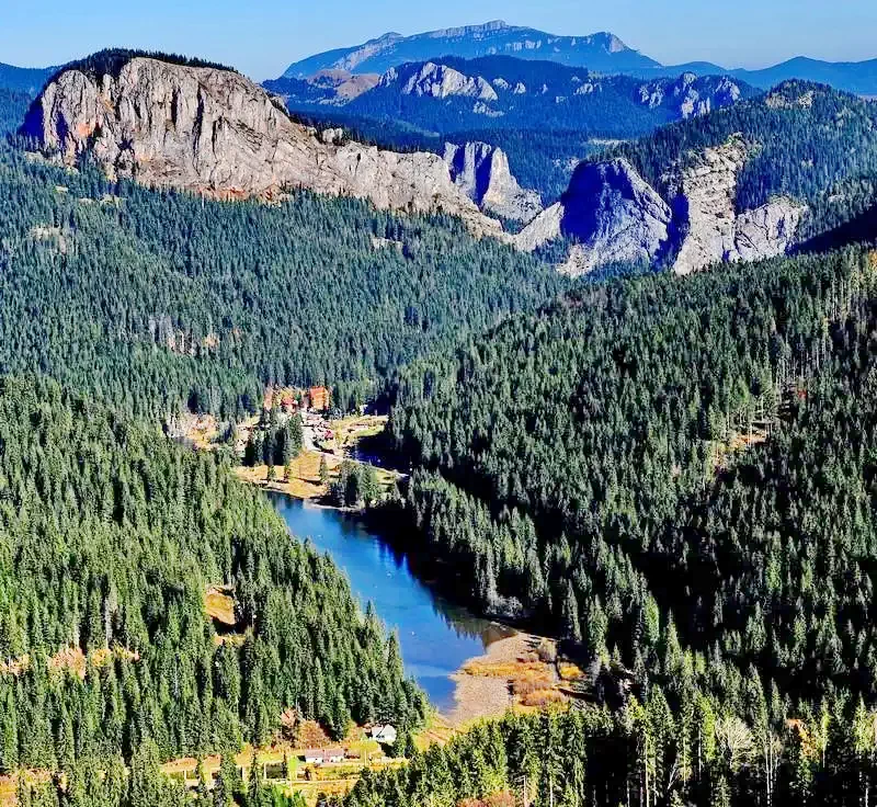 Lacu Roșu Cazare | Camping / Popas turistic (K1366-55) Imaginea poate fi supusă drepturilor de autor. Se recomandă contactarea titularului drepturilor.