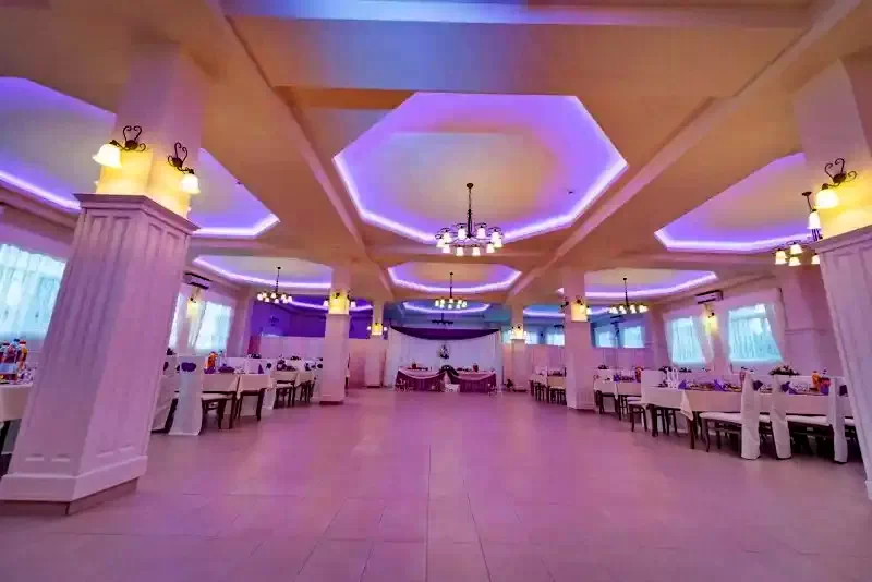 Miercurea Nirajului Cazare | Motel (K1411-3) Imaginea poate fi supusă drepturilor de autor. Se recomandă contactarea titularului drepturilor.