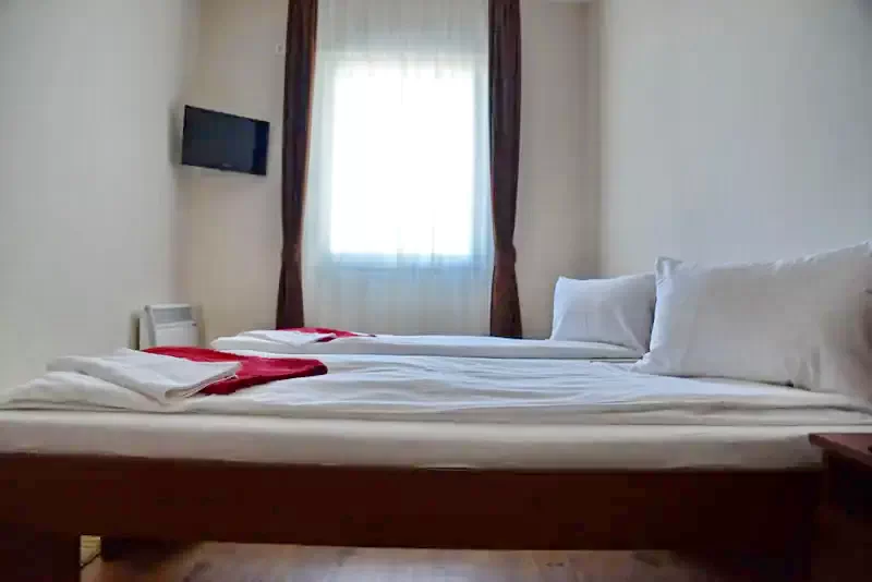 Miercurea Nirajului Cazare | Motel (K1411-7) Imaginea poate fi supusă drepturilor de autor. Se recomandă contactarea titularului drepturilor.