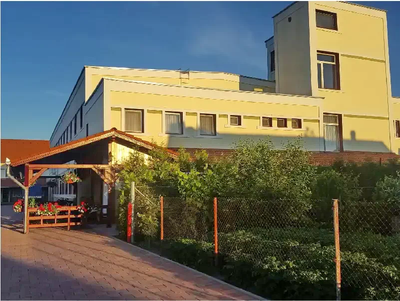 Nyárádszereda Szállás | Motel (K1411-9) A kép szerzői jogvédelem alatt állhat. Javasolt a kapcsolatfelvétel a jog tulajdonossal.