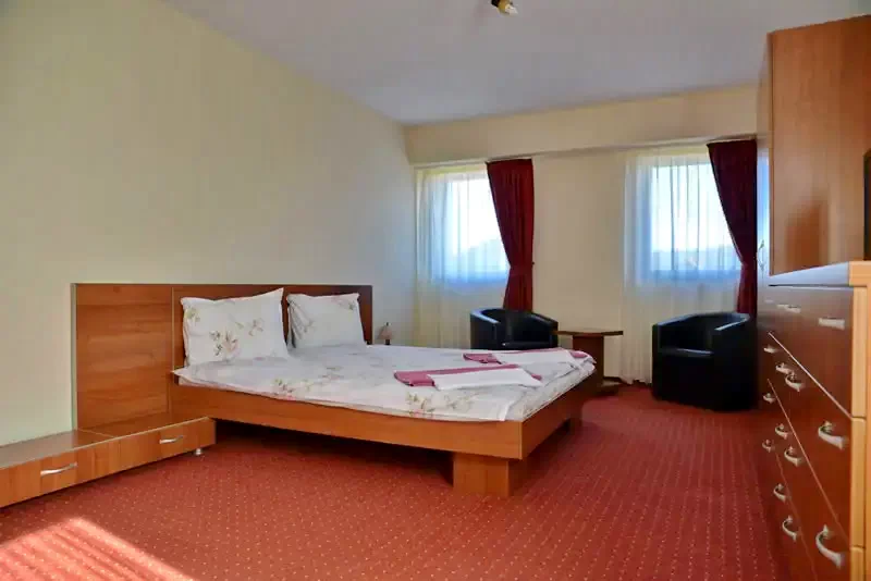 Miercurea Nirajului Cazare | Motel (K1411-10) Imaginea poate fi supusă drepturilor de autor. Se recomandă contactarea titularului drepturilor.