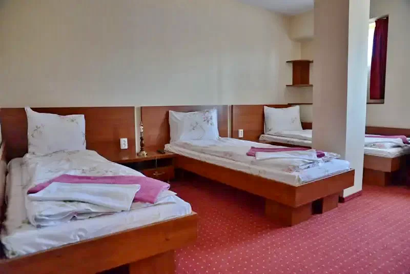 Miercurea Nirajului Cazare | Motel (K1411-12) Imaginea poate fi supusă drepturilor de autor. Se recomandă contactarea titularului drepturilor.