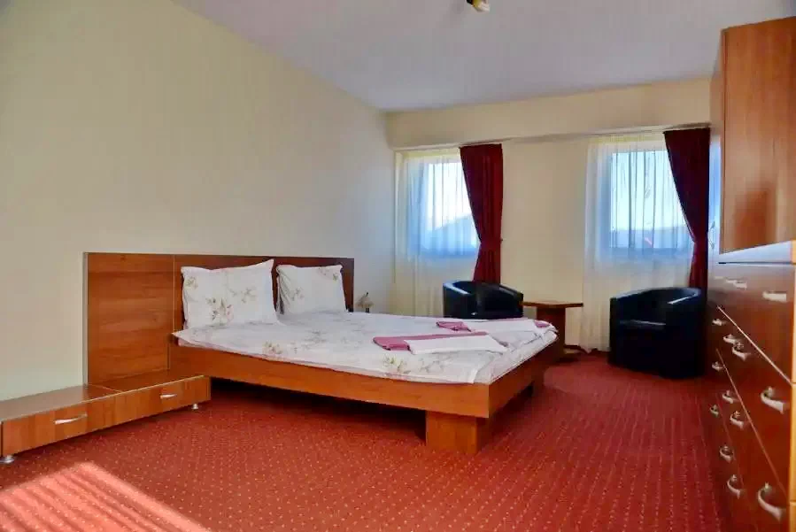 Nyárádszereda Szállás | Motel (K1411-13) A kép szerzői jogvédelem alatt állhat. Javasolt a kapcsolatfelvétel a jog tulajdonossal.