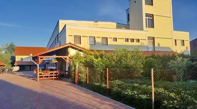 Nyárádszereda Szállás | Motel (K1411-17) A kép szerzői jogvédelem alatt állhat. Javasolt a kapcsolatfelvétel a jog tulajdonossal.