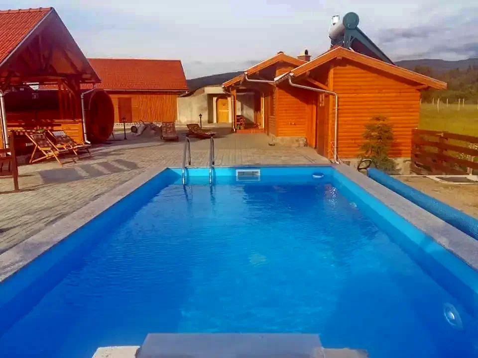 Barajul Zetea Cazare | Sat de vacanță (K0827-7) Imaginea poate fi supusă drepturilor de autor. Se recomandă contactarea titularului drepturilor.