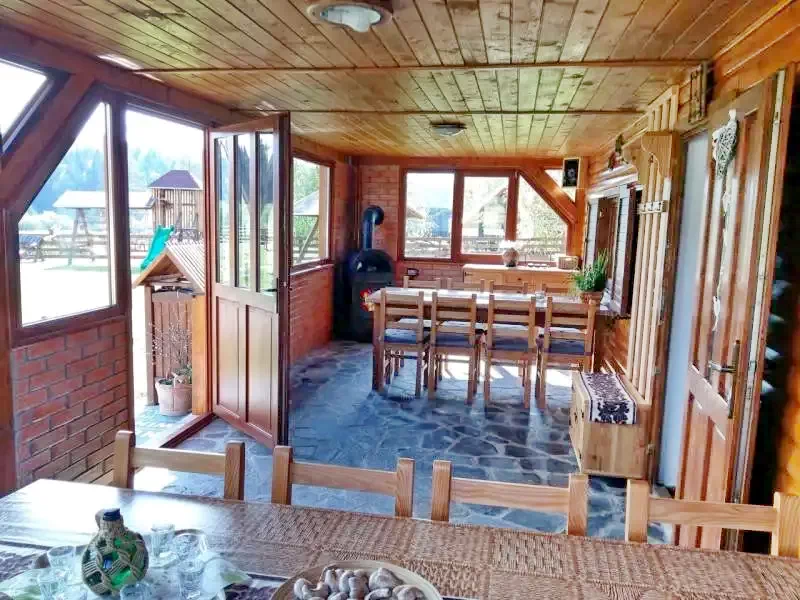 Barajul Zetea Cazare | Sat de vacanță (K0827-21) Imaginea poate fi supusă drepturilor de autor. Se recomandă contactarea titularului drepturilor.