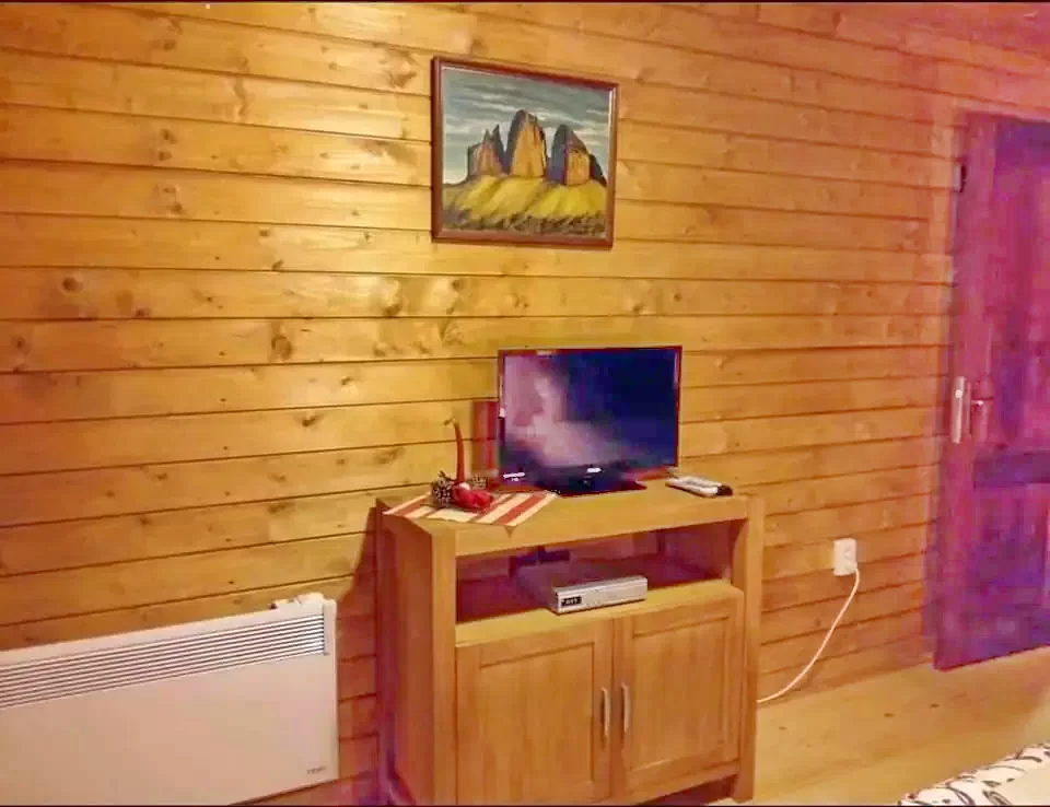 Barajul Zetea Cazare | Sat de vacanță (K0827-33) Imaginea poate fi supusă drepturilor de autor. Se recomandă contactarea titularului drepturilor.