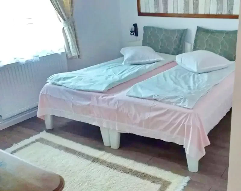 Gyilkostó Szállás | Motel (K1263-11) A kép szerzői jogvédelem alatt állhat. Javasolt a kapcsolatfelvétel a jog tulajdonossal.