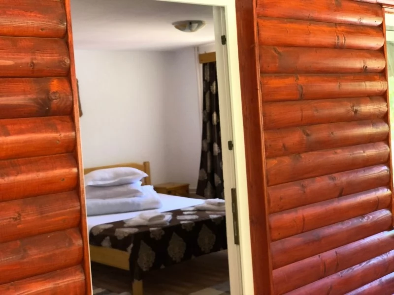 Lacu Roșu Cazare | Motel (K1263-35) Imaginea poate fi supusă drepturilor de autor. Se recomandă contactarea titularului drepturilor.