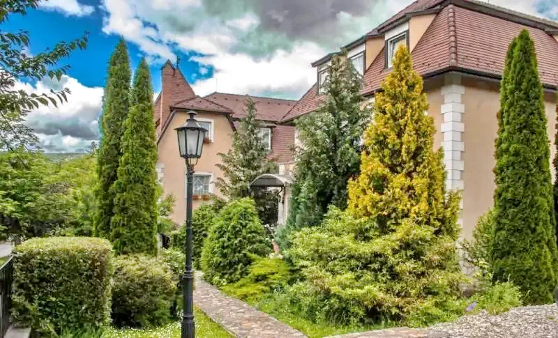 Mișcolț Cazare | Hotel*** (K0856-34) Imaginea poate fi supusă drepturilor de autor. Se recomandă contactarea titularului drepturilor. Mișcolț Cazare | Hotel*** (K0856-34) Imaginea poate fi supusă drepturilor de autor. Se recomandă contactarea titularului drepturilor.