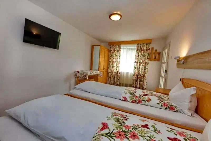 Cazare Zârnești - Pensiunea Carmi House*** | Zârnești - Carmi House Panzió*** (a volt Mosorel). Imaginea poate fi supusă drepturilor de autor. Se recomandă contactarea titularului drepturilor.