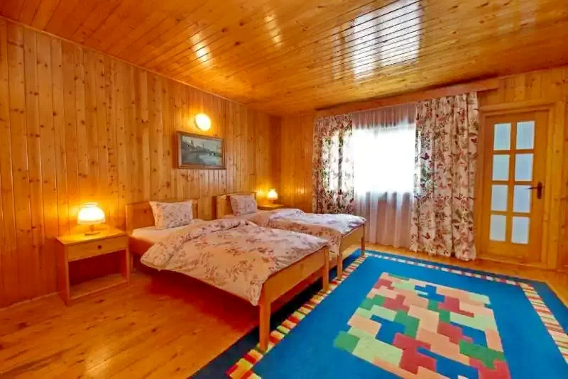 Cazare Zârnești - Pensiunea Carmi House*** | Zârnești - Carmi House Panzió*** (a volt Mosorel). Imaginea poate fi supusă drepturilor de autor. Se recomandă contactarea titularului drepturilor.