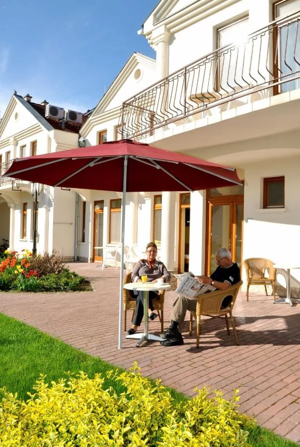  Cazare | Pensiune turistică (K1357-4) Imaginea poate fi supusă drepturilor de autor. Se recomandă contactarea titularului drepturilor.