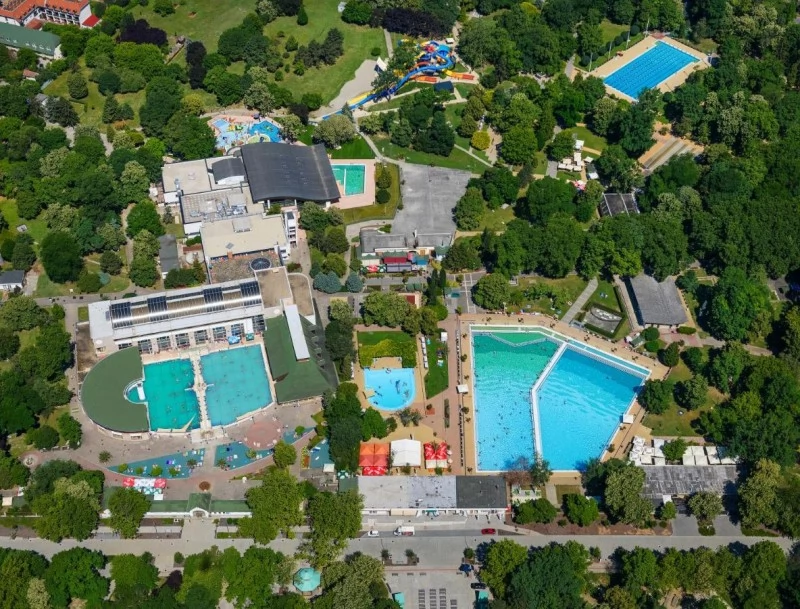  Cazare | Pensiune turistică (K1357-40) Imaginea poate fi supusă drepturilor de autor. Se recomandă contactarea titularului drepturilor.