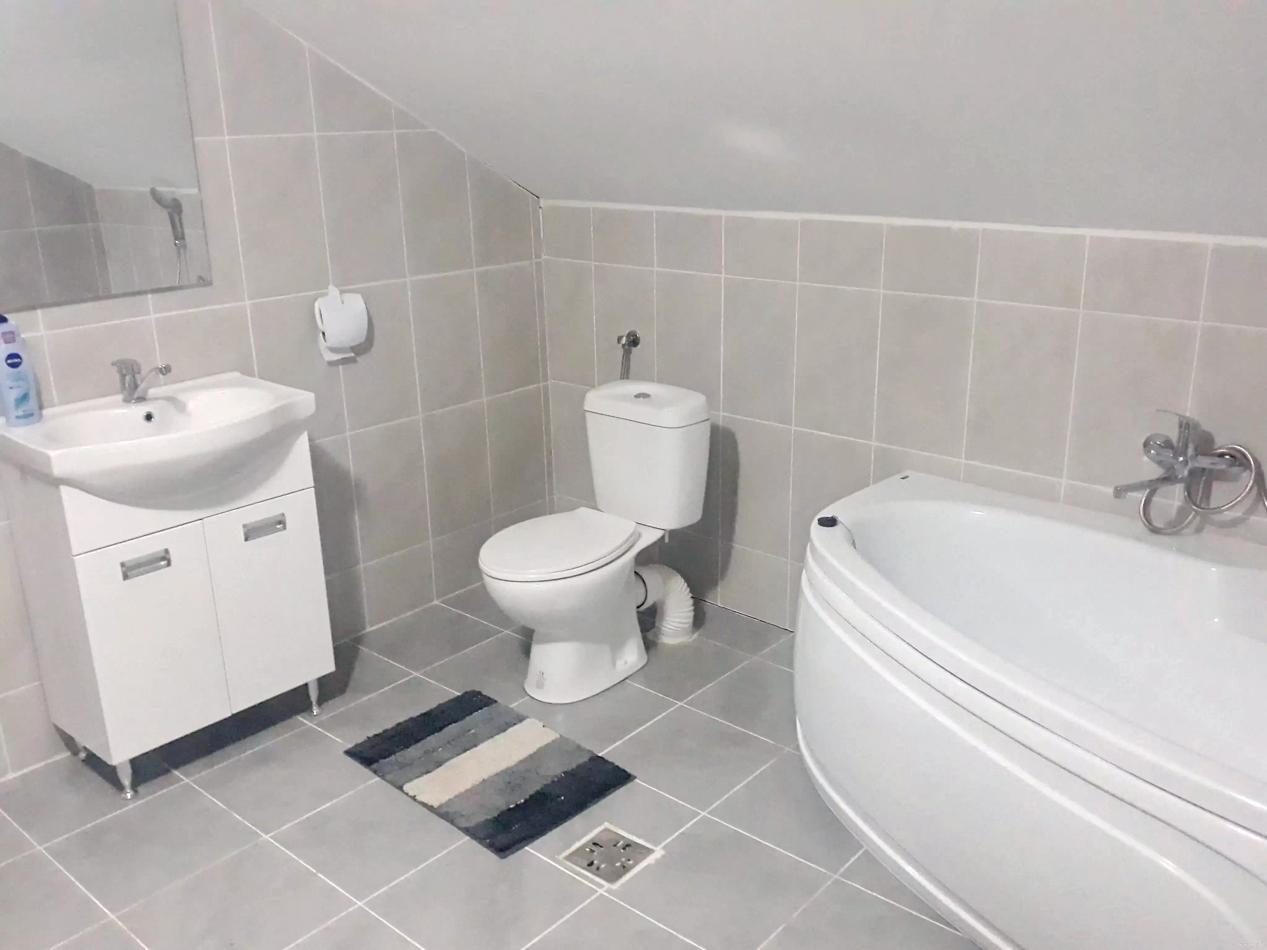 Câmpu Cetății Cazare | Hotel**** (K0999-12) Imaginea poate fi supusă drepturilor de autor. Se recomandă contactarea titularului drepturilor.