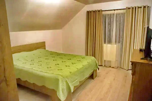 Râșnov Cazare | Sat de vacanță (K0548-14) Imaginea poate fi supusă drepturilor de autor. Se recomandă contactarea titularului drepturilor.