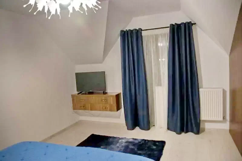 Râșnov Cazare | Sat de vacanță (K0548-15) Imaginea poate fi supusă drepturilor de autor. Se recomandă contactarea titularului drepturilor.