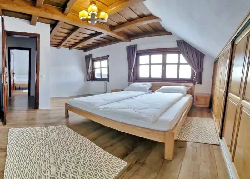 Székelyvarság Szállás | Vendégház (K1434-5) A kép szerzői jogvédelem alatt állhat. Javasolt a kapcsolatfelvétel a jog tulajdonossal. Székelyvarság Szállás | Vendégház (K1434-5) A kép szerzői jogvédelem alatt állhat. Javasolt a kapcsolatfelvétel a jog tulajdonossal.