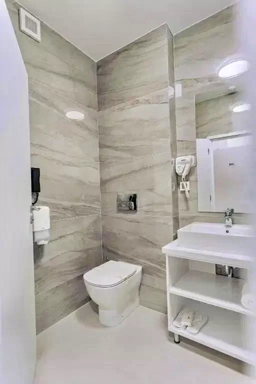 Băile 1 Mai Cazare | Casă de oaspeți (K0755-8) Imaginea poate fi supusă drepturilor de autor. Se recomandă contactarea titularului drepturilor.