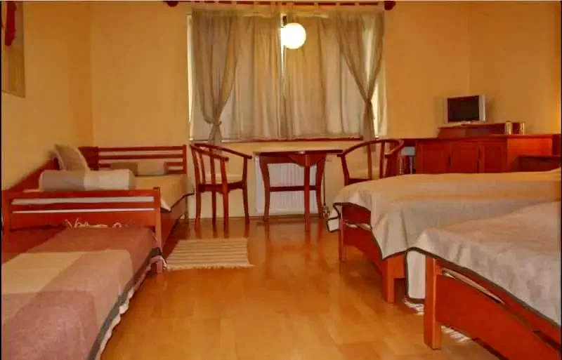 Oradea Cazare | Vilă turistică (K0953-19) Imaginea poate fi supusă drepturilor de autor. Se recomandă contactarea titularului drepturilor.