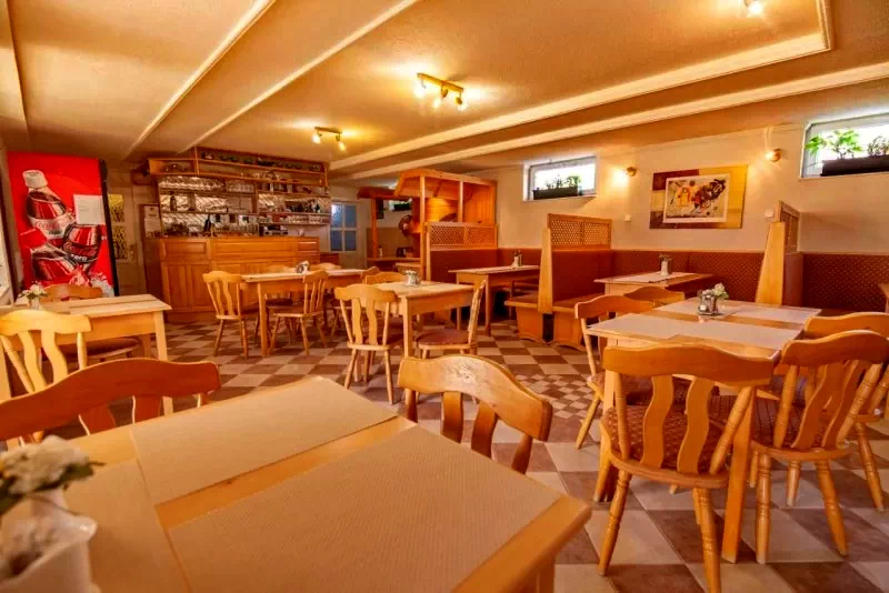  Cazare | Pensiune (K0170-19) Imaginea poate fi supusă drepturilor de autor. Se recomandă contactarea titularului drepturilor.