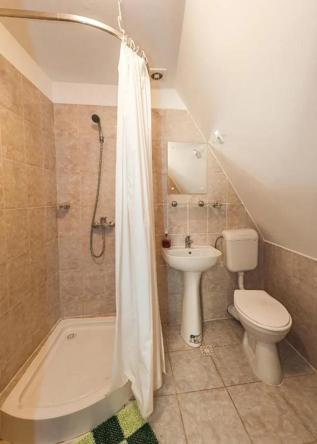 Saschiz Cazare | Motel (K1485-8) Imaginea poate fi supusă drepturilor de autor. Se recomandă contactarea titularului drepturilor.