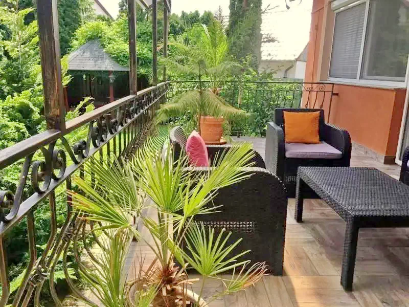  Cazare | Sat de vacanță (K0240-2) Imaginea poate fi supusă drepturilor de autor. Se recomandă contactarea titularului drepturilor.