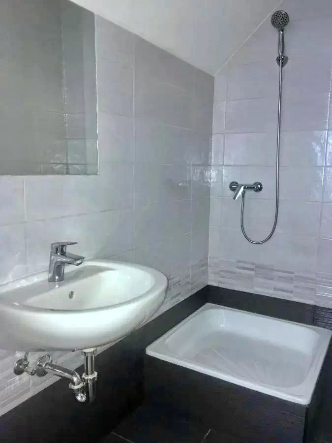  Cazare | Sat de vacanță (K0240-21) Imaginea poate fi supusă drepturilor de autor. Se recomandă contactarea titularului drepturilor.