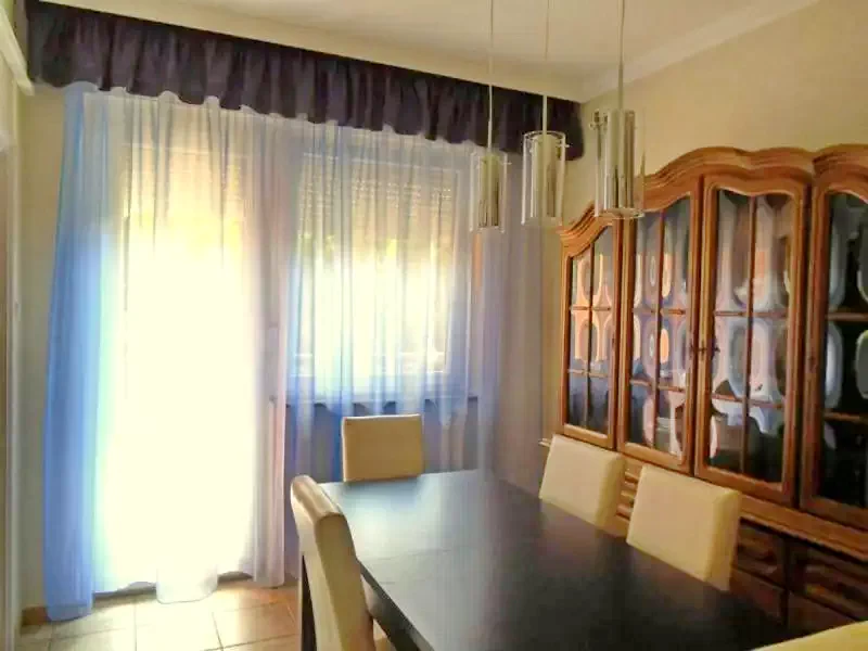  Cazare | Sat de vacanță (K0240-34) Imaginea poate fi supusă drepturilor de autor. Se recomandă contactarea titularului drepturilor.