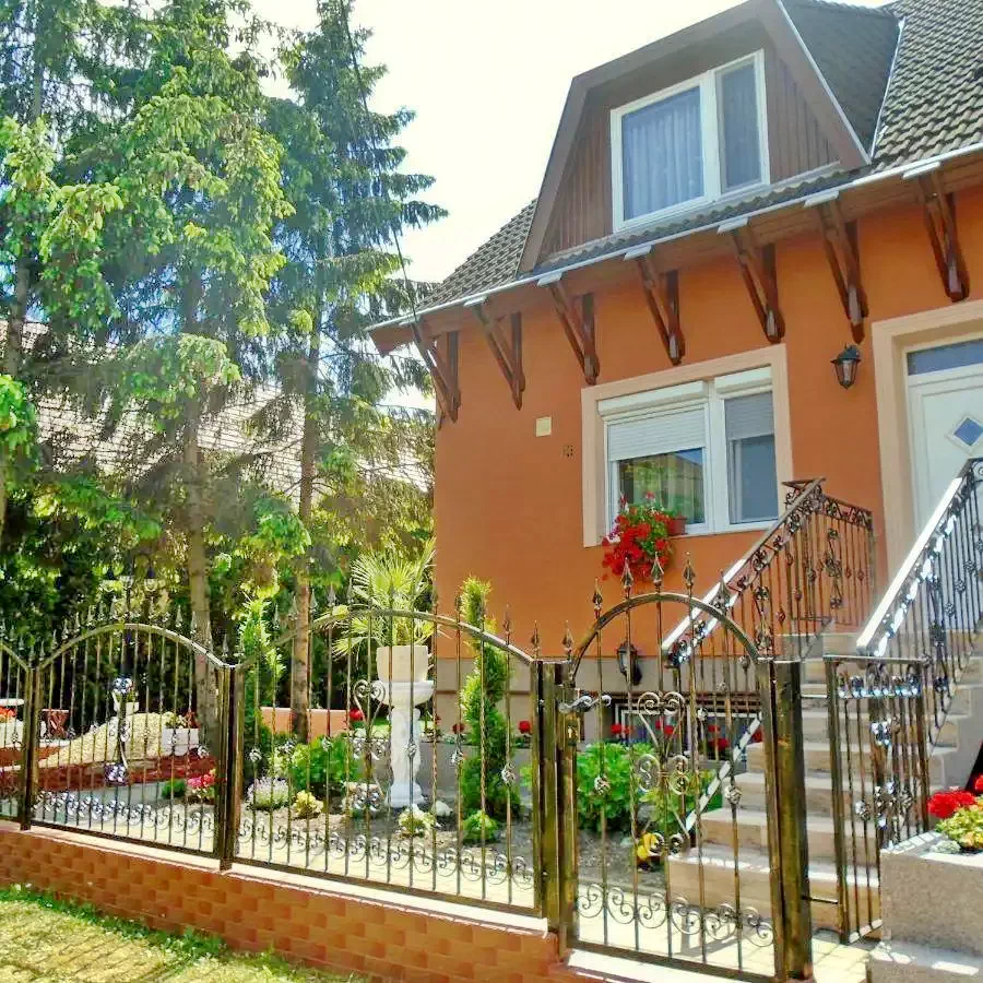 Hajdúszoboszló Szállás | Üdülőfalu (K0240-39) A kép szerzői jogvédelem alatt állhat. Javasolt a kapcsolatfelvétel a jog tulajdonossal.