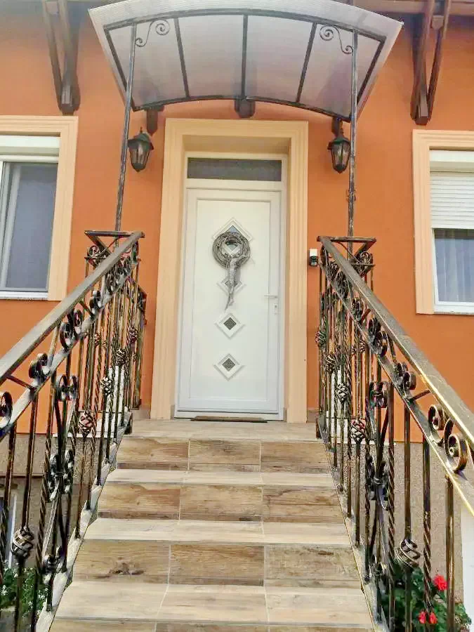 Hajdúszoboszló Szállás | Üdülőfalu (K0240-42) A kép szerzői jogvédelem alatt állhat. Javasolt a kapcsolatfelvétel a jog tulajdonossal.