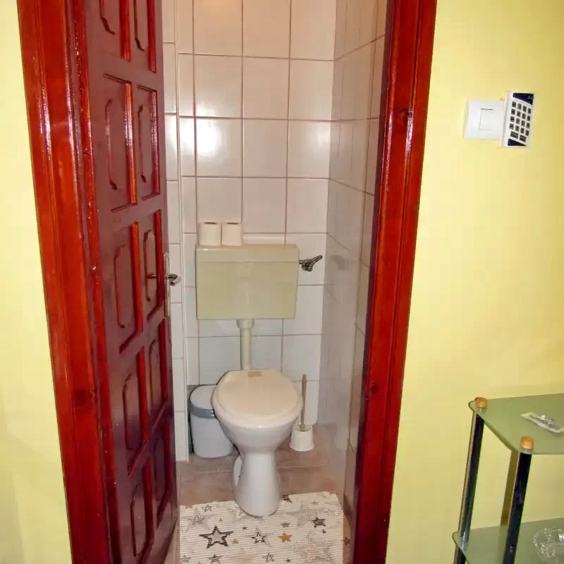  Cazare | Sat de vacanță (K0286-6) Imaginea poate fi supusă drepturilor de autor. Se recomandă contactarea titularului drepturilor.