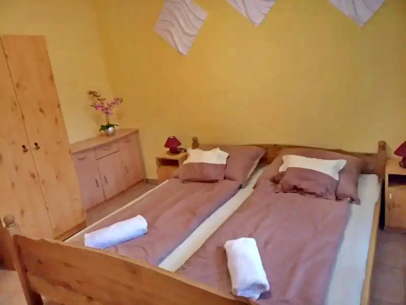 Hajdúszoboszló Szállás | Üdülőfalu (K0286-10) A kép szerzői jogvédelem alatt állhat. Javasolt a kapcsolatfelvétel a jog tulajdonossal.