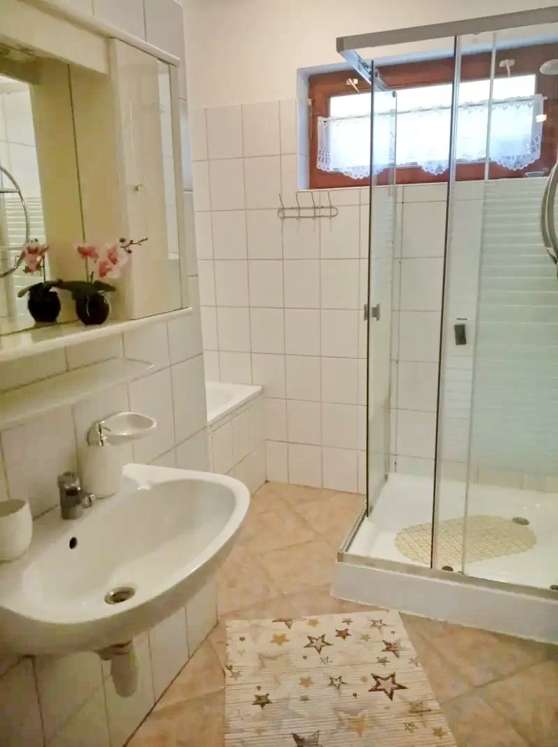 Cazare | Cabană (K0286-15) Imaginea poate fi supusă drepturilor de autor. Se recomandă contactarea titularului drepturilor.  Cazare | Cabană (K0286-15) Imaginea poate fi supusă drepturilor de autor. Se recomandă contactarea titularului drepturilor.