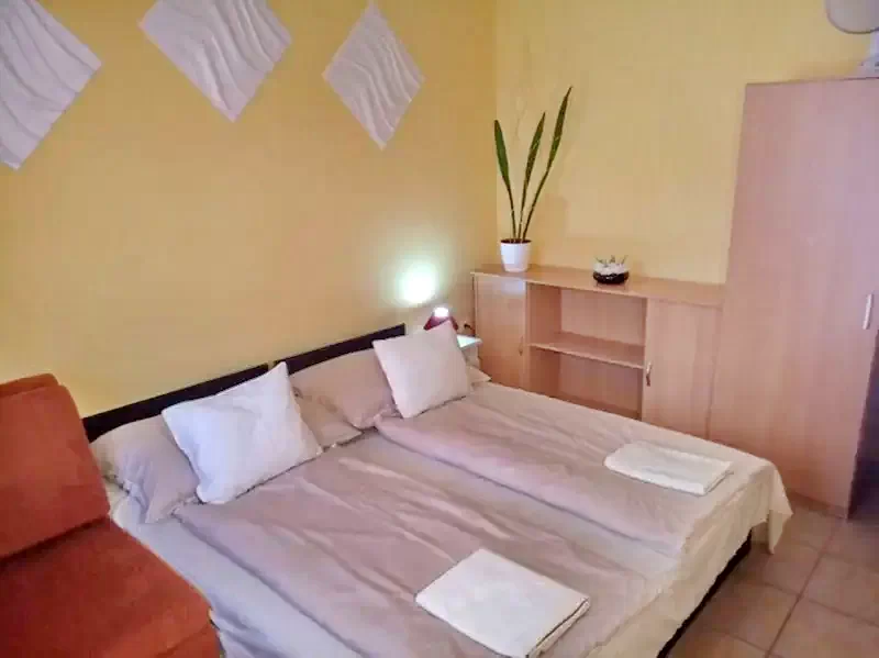  Cazare | Sat de vacanță (K0286-20) Imaginea poate fi supusă drepturilor de autor. Se recomandă contactarea titularului drepturilor.