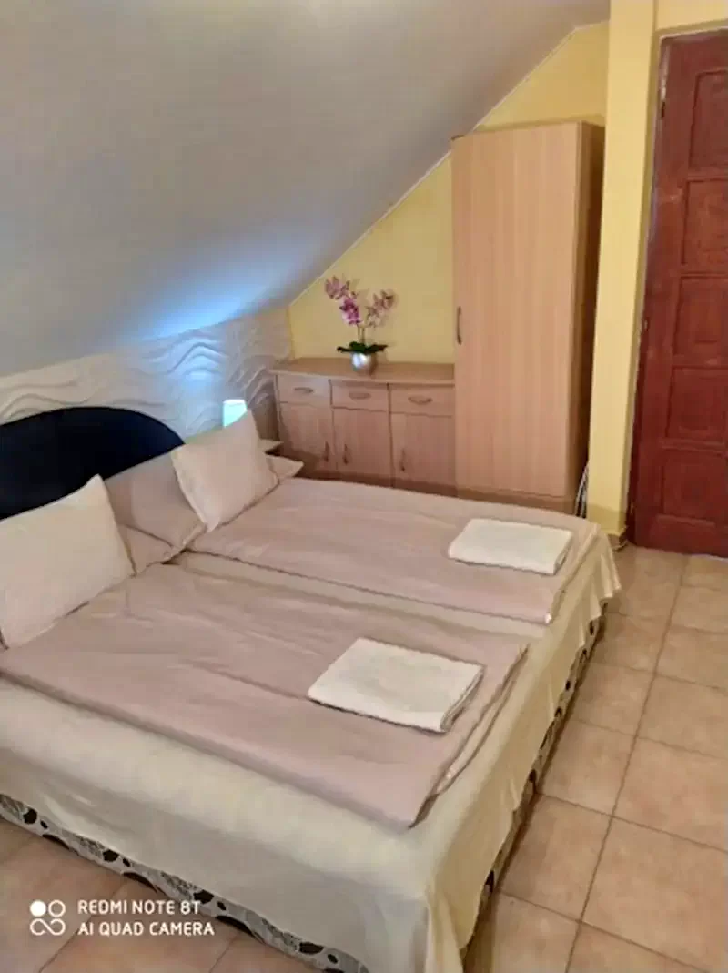  Cazare | Sat de vacanță (K0286-33) Imaginea poate fi supusă drepturilor de autor. Se recomandă contactarea titularului drepturilor.