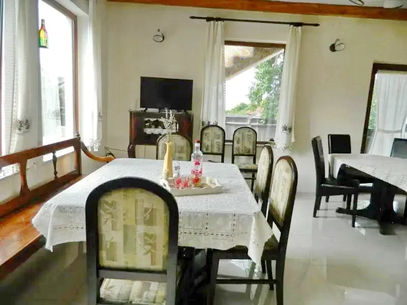 Mereni Cazare | Motel (K1201-14) Imaginea poate fi supusă drepturilor de autor. Se recomandă contactarea titularului drepturilor.