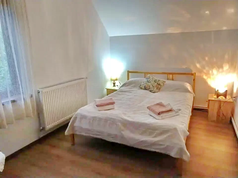 Kézdialmás Szállás | Panzió (K1201-31) A kép szerzői jogvédelem alatt állhat. Javasolt a kapcsolatfelvétel a jog tulajdonossal.