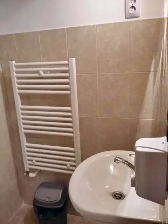 Magyarlóna Szállás | Motel (K0082-4) A kép szerzői jogvédelem alatt állhat. Javasolt a kapcsolatfelvétel a jog tulajdonossal.