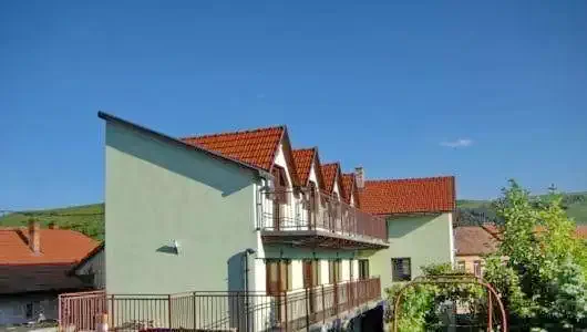 Magyarlóna Szállás | Motel (K0082-5) A kép szerzői jogvédelem alatt állhat. Javasolt a kapcsolatfelvétel a jog tulajdonossal.