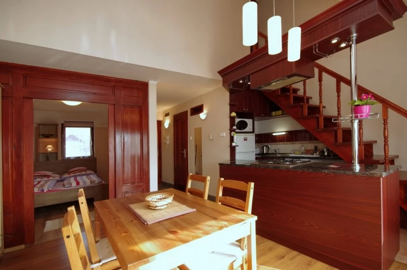 Jula Cazare | Motel (K0787-4) Imaginea poate fi supusă drepturilor de autor. Se recomandă contactarea titularului drepturilor.