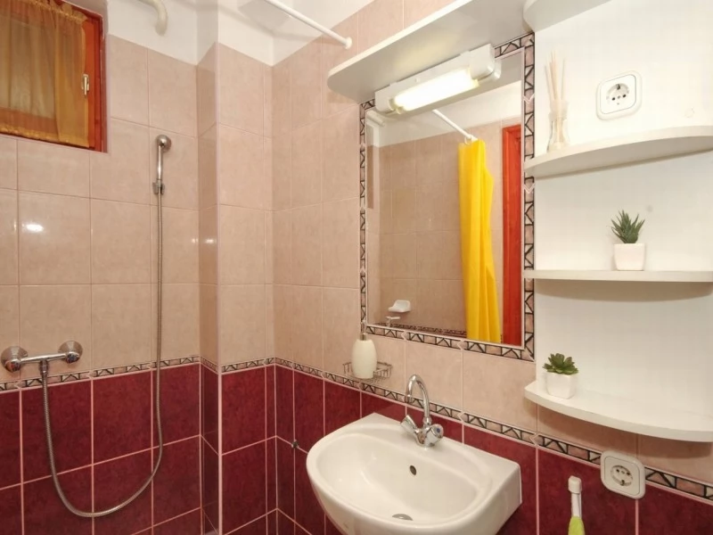 Jula Cazare | Motel (K0787-6) Imaginea poate fi supusă drepturilor de autor. Se recomandă contactarea titularului drepturilor.