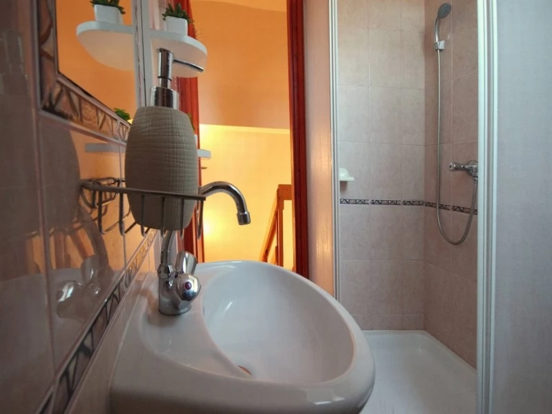 Jula Cazare | Motel (K0787-7) Imaginea poate fi supusă drepturilor de autor. Se recomandă contactarea titularului drepturilor.