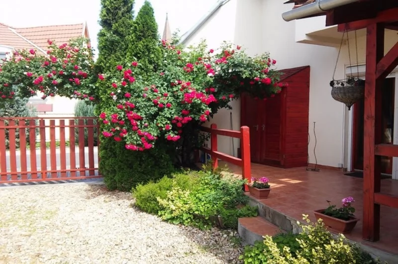 Jula Cazare | Motel (K0787-16) Imaginea poate fi supusă drepturilor de autor. Se recomandă contactarea titularului drepturilor.