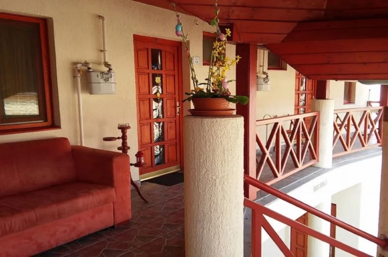 Jula Cazare | Motel (K0787-18) Imaginea poate fi supusă drepturilor de autor. Se recomandă contactarea titularului drepturilor.