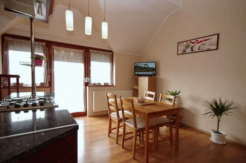 Jula Cazare | Motel (K0787-19) Imaginea poate fi supusă drepturilor de autor. Se recomandă contactarea titularului drepturilor.