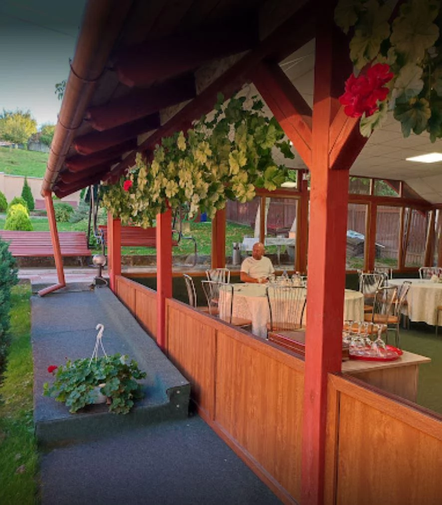 Zalău Cazare | Motel (K1479-16) Imaginea poate fi supusă drepturilor de autor. Se recomandă contactarea titularului drepturilor.