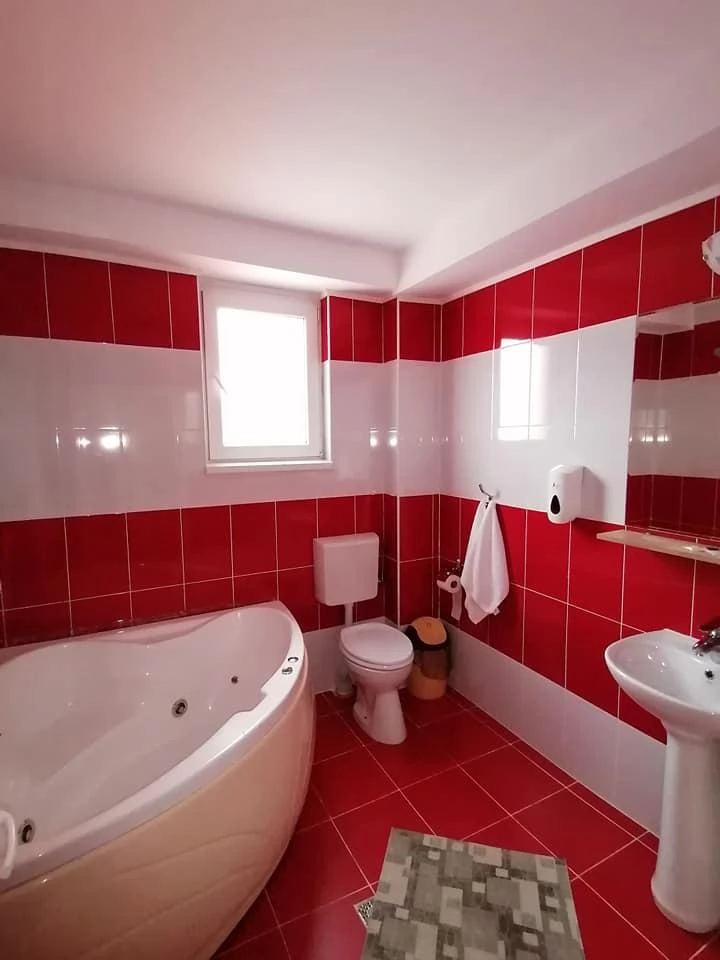 Zalău Cazare | Motel (K1479-30) Imaginea poate fi supusă drepturilor de autor. Se recomandă contactarea titularului drepturilor.